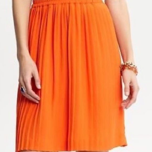 Banana Republic Dresses & Skirts - BANANA REPUBLIC Stylish Accordion pleated skirt